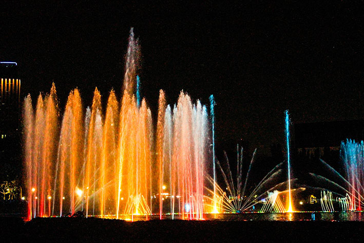 Air Mancur Menari Monas Jakarta Yang Memanjakan Mata