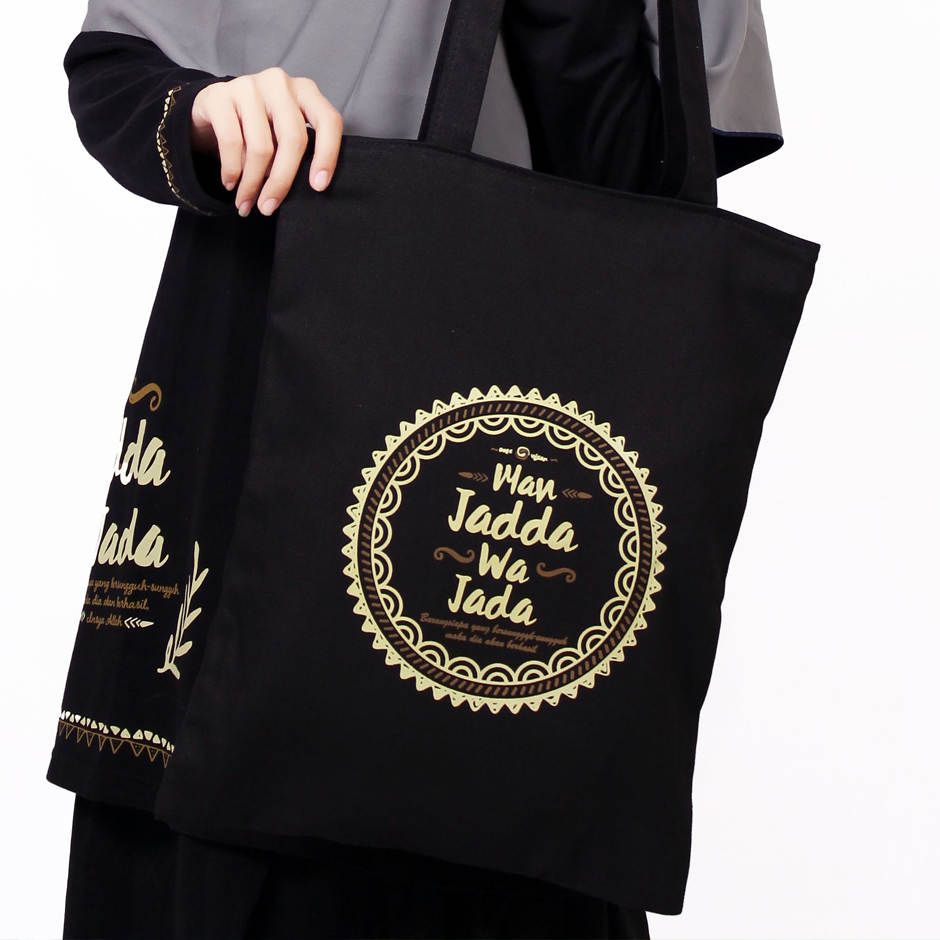 Yuk Intip Tote Bag Yang lagi Hits Buat Sista Hijabers !!!