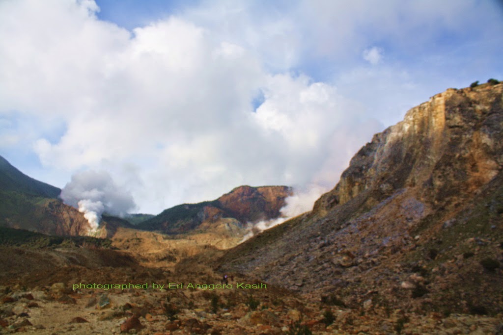 Hiking Ceria Bersama Keluarga ke Gunung Papandayan