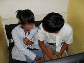 Kelakuan bejat kaum kufar yg ditiru muslim dan malah bangga