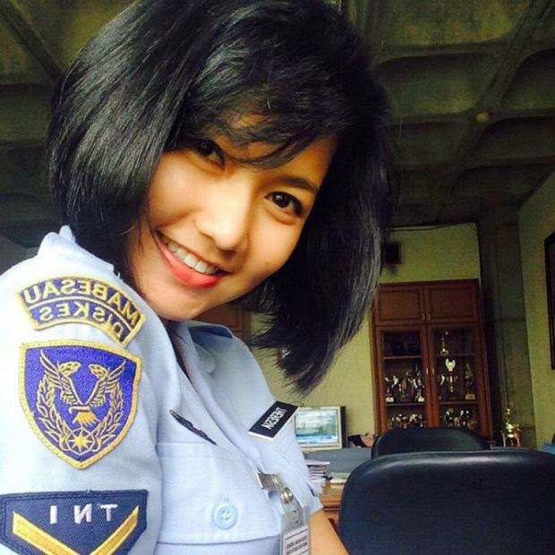 Foto Theresia Mariana, Pramugari Cantik Kepresidenan RI (25 Foto)
