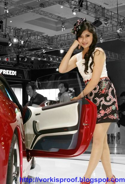 Spg Seksi dan Cantik IIMS 2012