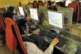  Fakta Tentang Cowok Gamers :) 