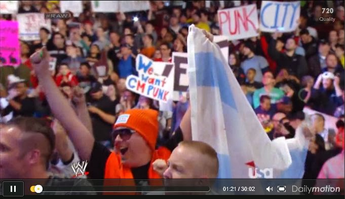 &#91;Kabar HOT&#93; Para Penonton meng-Hijack Pertandingan WWE RAW Semalam Gara2 CM Punk!!