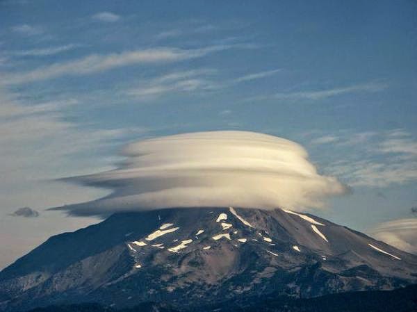 Awan Yang Berbahaya Bagi Penerbangan