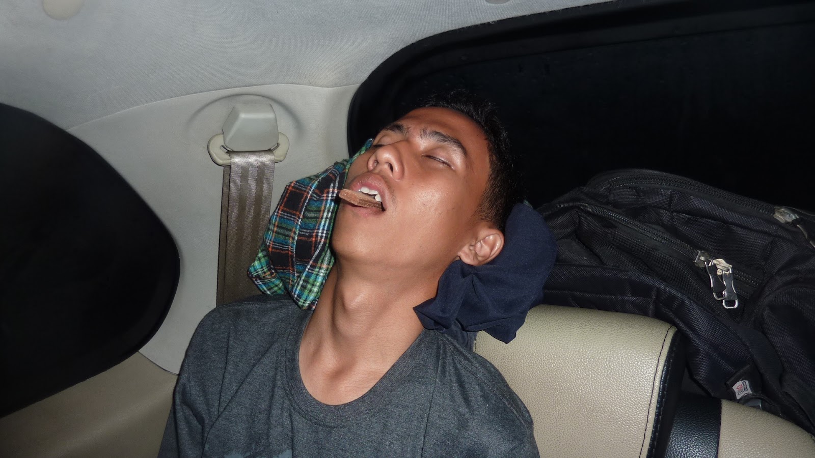 Kejailan Teman Saat Agan Tidur Duluan di Kost