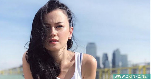 Ini Gan Artis Wanita Yang Suka Bermain Game Online - BagudungCom