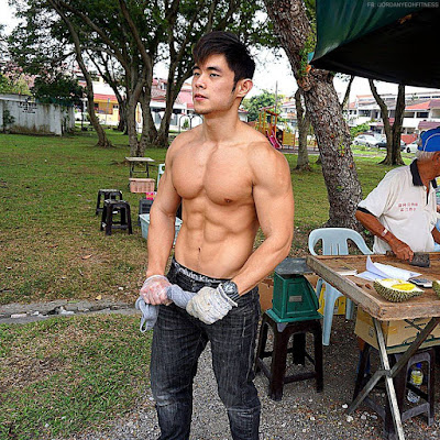 Heboh Para Penjaga ganteng dan berbadan sexy di Taiwan