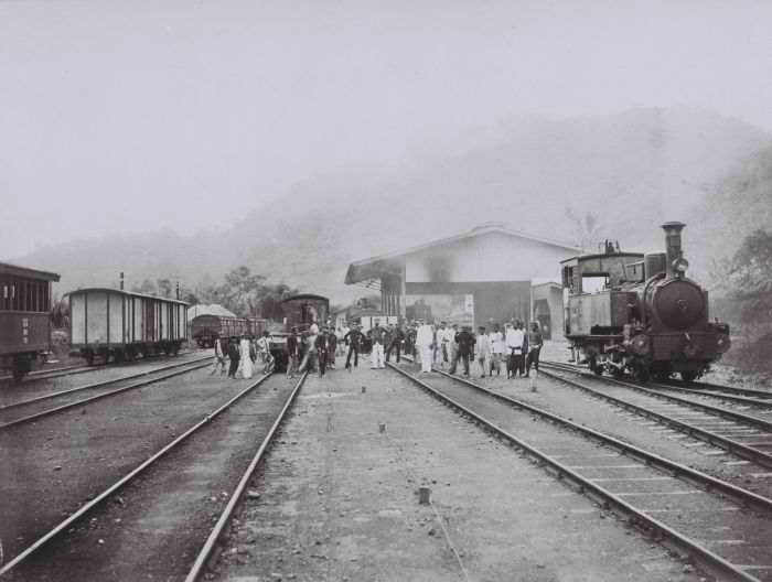 Foto-Foto Jadul Stasiun di Indonesia 