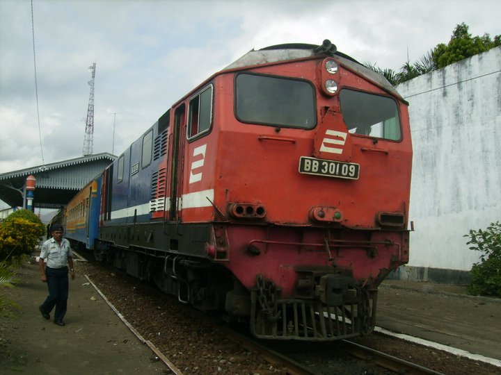 Kereta Rapih Dhoho (Blitar - Surabaya) PP