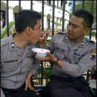 polisi yang kocak!!!!!!!!!!!!!!!!!!