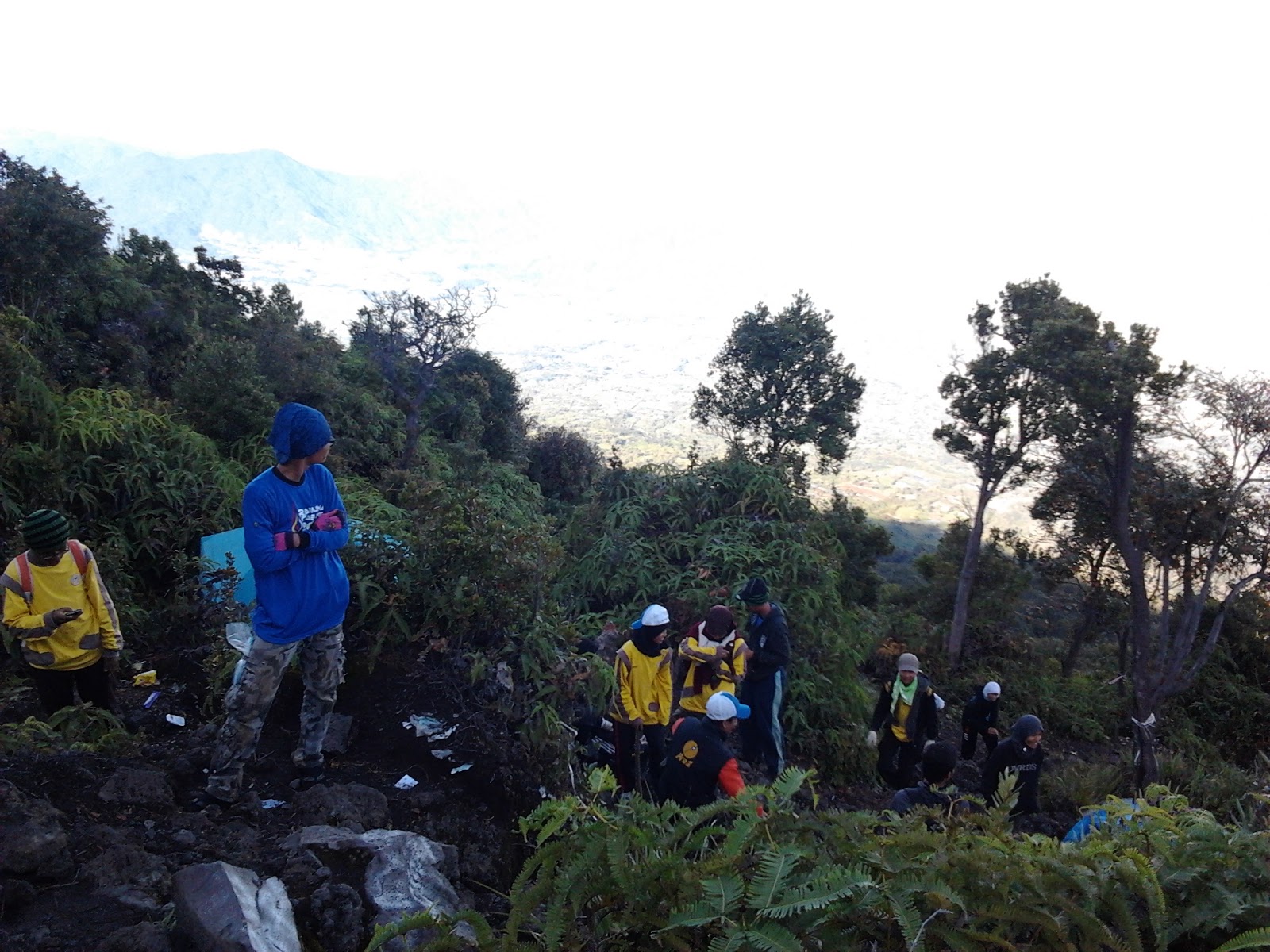 perjalanan menuju puncak Gn. Marapi (Sumatera Barat)