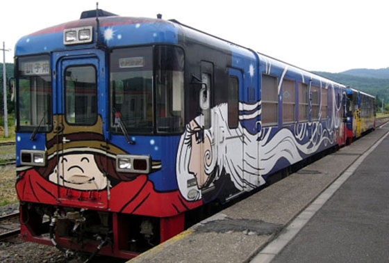 Kereta Api Bergambar Anime di Jepang 