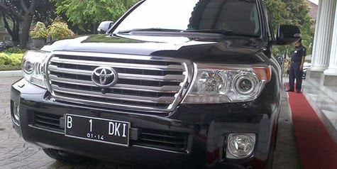 Kompilasi Mobil-Mobil di Lingkungan Capres Prabowo Dan Capres Jokowi 