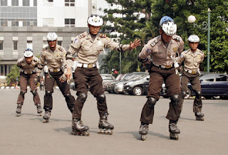 Tingkah Lucu Kelakuan Polisi Indonesia &#91;NGAKAK&#93;