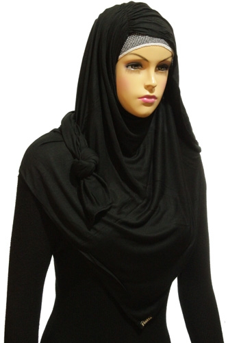 Berjilbab, Hindari Kerundung Gelap demi Kesehatan Rambut