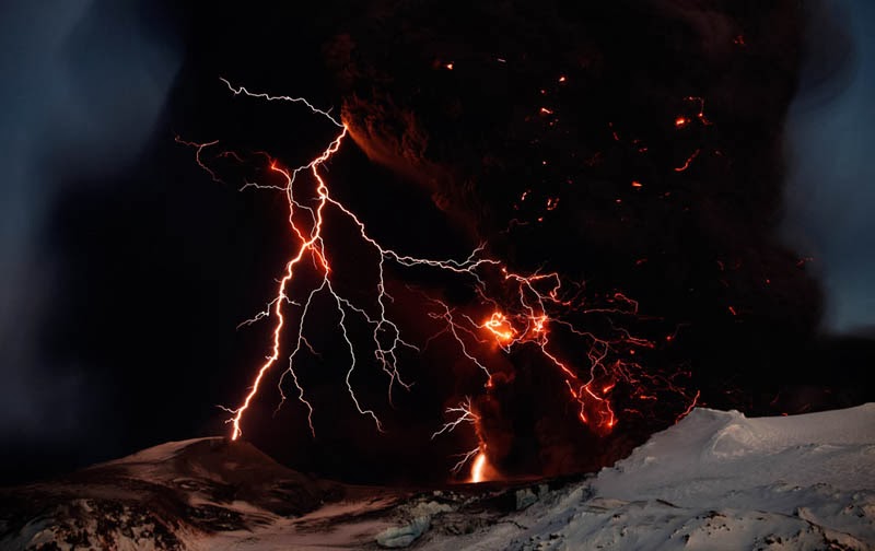 Petir Vulkanik ( Volcanic Lightning )