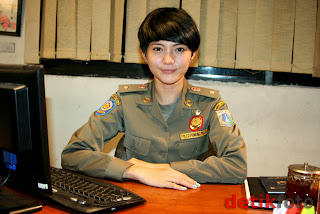 Ini dia salah satu Satpol PP paling cantik indonesia