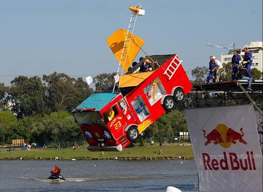 &#91;PICT++&#93; Red Bull Flugtag, Festival Mesin Terbang Paling Lucu ...