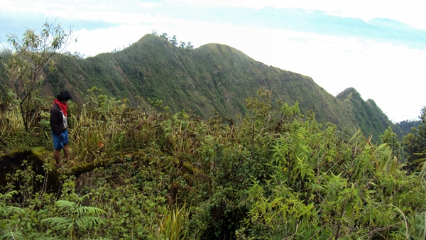 7 Puncak Gunung Tertinggi di Jawa Barat (7 Summits In West Java)