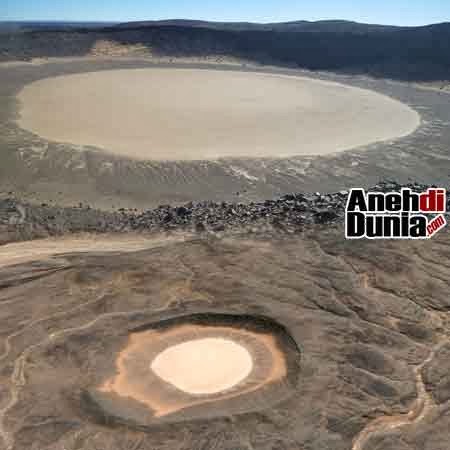 Kawah Raksasa Akibat Tabrakan Meteor