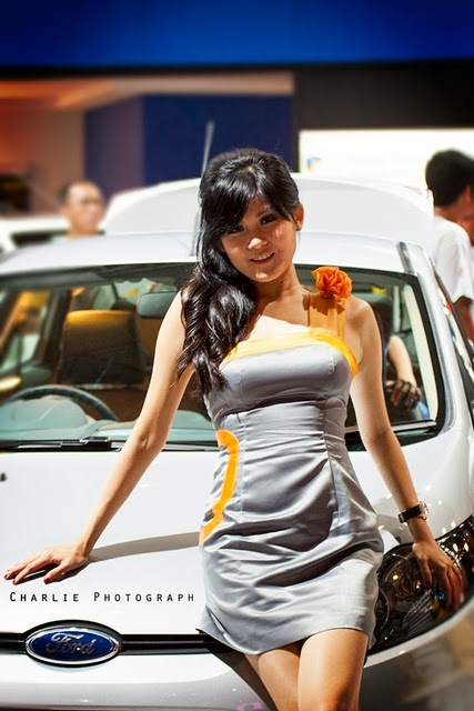 FOTO: Pesona SPG Sexy IIMS 2014 (Indonesia International Motor Show)