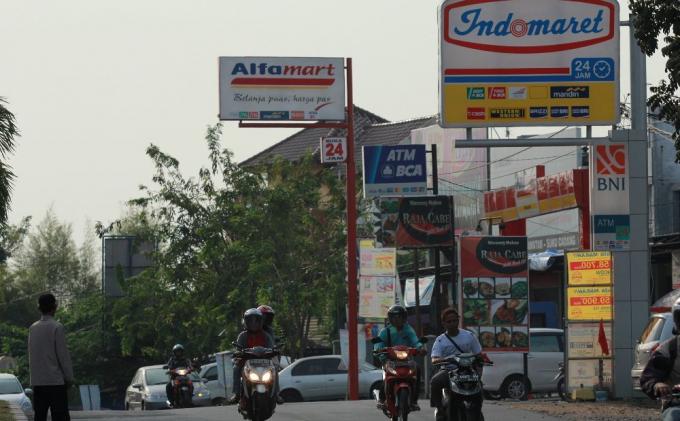 Ini Sebabnya Indomaret dan Alfamart Selalu Berdekatan Gan