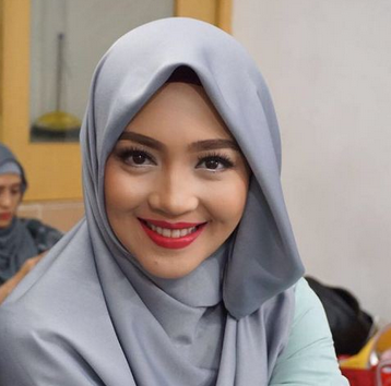 9 Artis Ini Tetap Cantik Dan Menawan Meski Hidungnya Pesek 