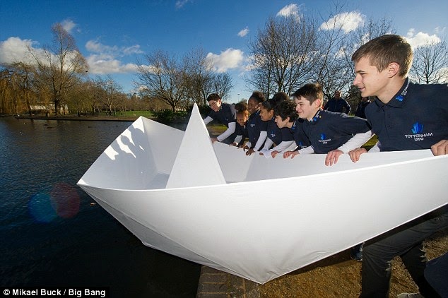 Nih Perahu Origami Terbesar