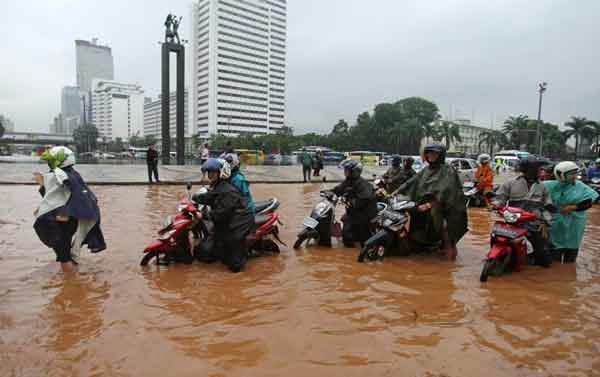 hal yang harus di intropeksi oleh manusia ketika terjadi banjir