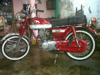 List putih ( white wall ) untuk Ban Motor