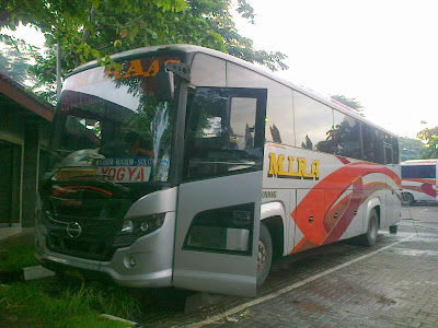 &#91;BUSMANIA&#93; Tabrak Mio, Mira Terguling 11 Terluka