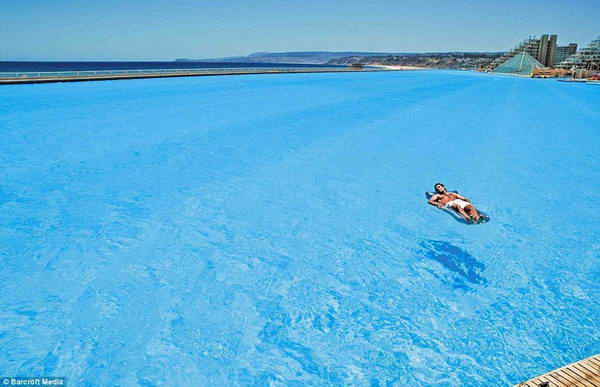 Kolam Renang Paling Besar Di Dunia