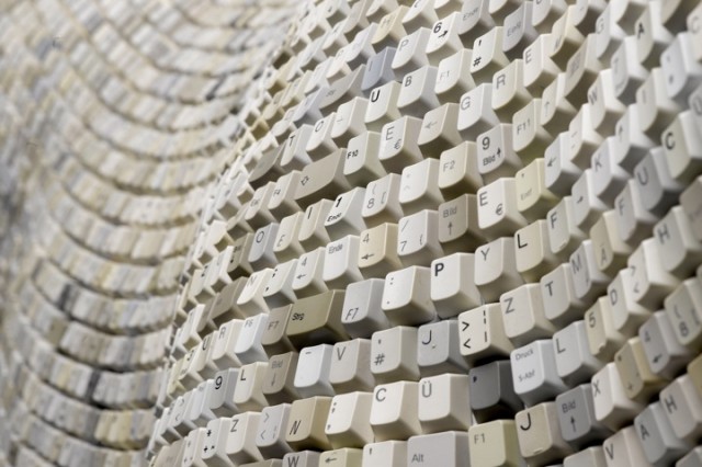 Karya Seni Kuda Putih Dari Keyboard Komputer