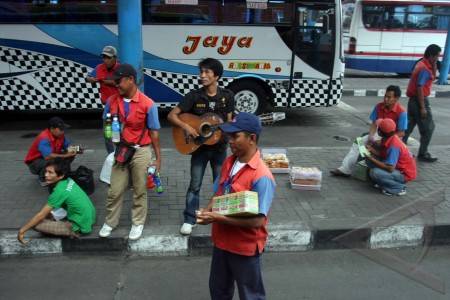 Suatu Sore di Perempatan Lampu Merah - 2