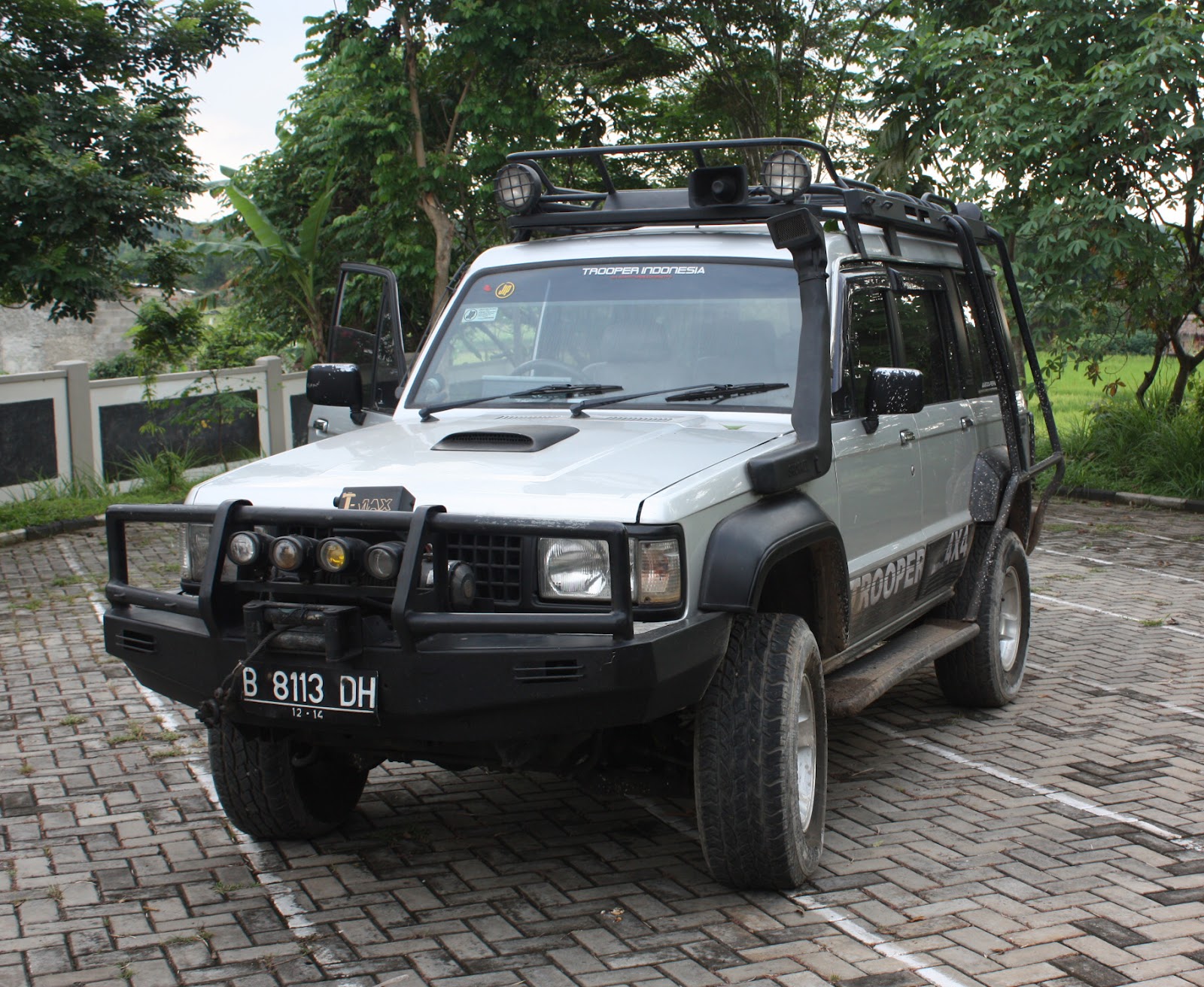 DIJUAL CHEVROLET TROOPER  DIESEL 4JG2T WARNA SILVER TAHUN 