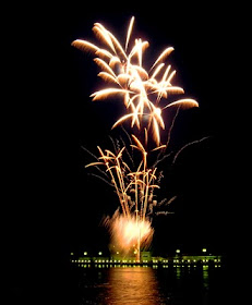 [HOT] 8 Kembang Api Terkenal Di Indonesia