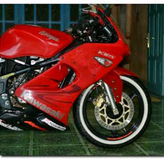 List putih ( white wall ) untuk Ban Motor