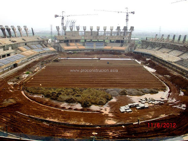 &#91;Proses&#93; Pekerjaan Rumput Lapangan Sepakbola Stadion Gedebage Kota Bandung