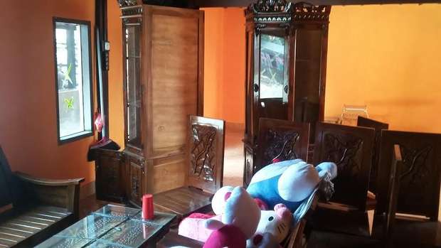 Ngintip Rumah Mewah BOS 'Mama Minta Pulsa'