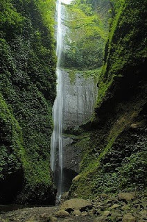 Ini dia 10 curug tertinggi dan terindah di indonesia 