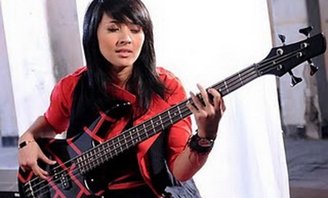 Gitaris Wanita di Indonesia