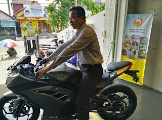 Orang awam memilih Yamaha R25 atau Ninja 250 fi