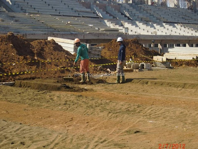 &#91;Proses&#93; Pekerjaan Rumput Lapangan Sepakbola Stadion Gedebage Kota Bandung