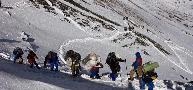10 Pengalaman Paling Seru yang Bisa Didapat di Pegunungan Himalaya