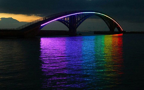 AMAZING.. Jembatan Pelangi di Taiwan