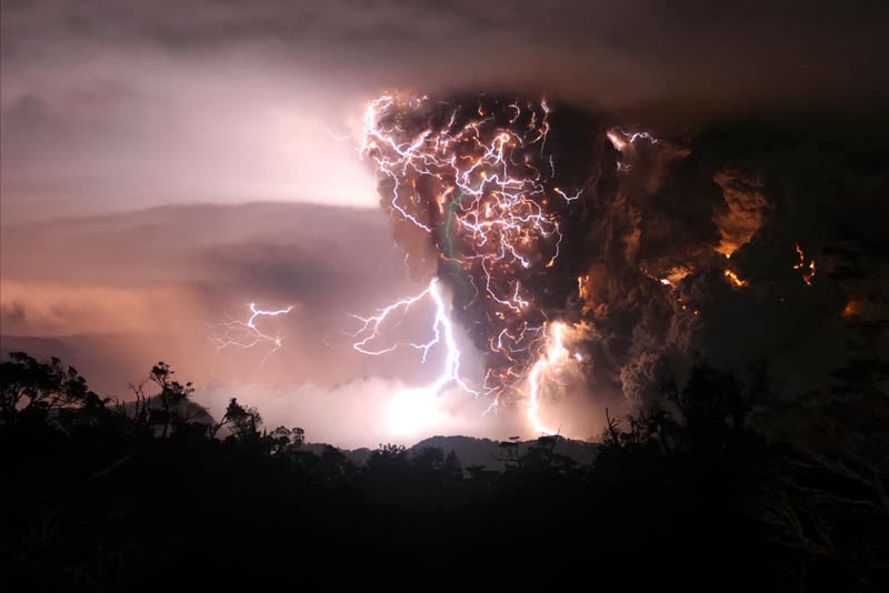 Petir Vulkanik ( Volcanic Lightning )