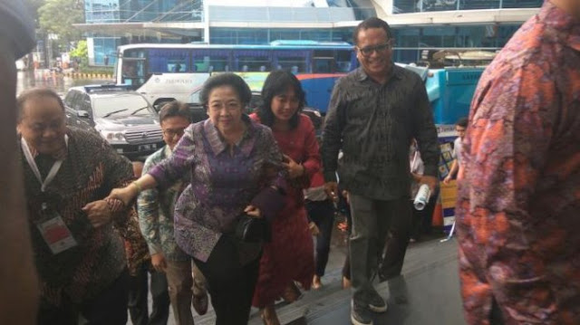 Ditanya Soal Penjemputan Adiknya yang Ditangkap, Begini Reaksi Megawati