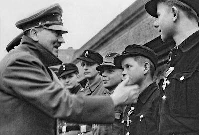 Foto-foto Saat Terakhir Hitler