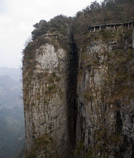 Mengenal Lebih Dekat (Heaven's Gate Mountain) : Pintu Langit Di China